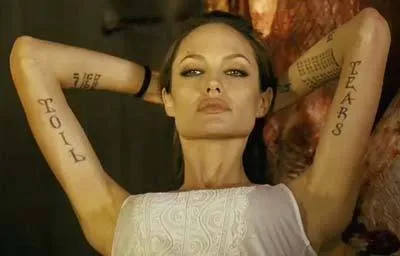 Andzhelina Dzholi drámaian megváltozott megjelenés (Jolie) Andzhelina Dzholi drámaian megváltozott megjelenése