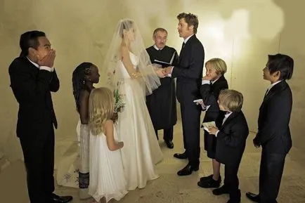 Angelina Jolie és Brad Pitt voltak házasok szerelmi történet, házasság és a válás pletykák, hírek és fotók 2017-ben (Brad) Angelina Jolie és Brad Pitt voltak házasok szerelmi történet, házasság és a válás pletykák, hírek és fotó 2017