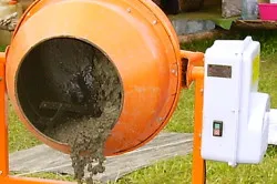 Betonelemek a kezüket