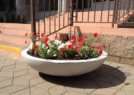 Beton ágy virágok saját kezűleg, hogyan lehet egy gyönyörű virágoskert (virágágyások beton virágágyások virágágyások saját kezűleg, hogyan lehet beton) Beton ágy virágok saját kezűleg, hogyan lehet egy szép virágos kert
