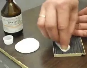 A súrolás jelek a szalagon, az utat haza (a súrolás nyomait ragasztószalag) A bozót jelek a szalag, a hazafelé