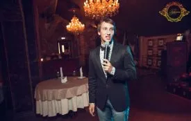 Ügyeljen arra, hogy megvitassák a szertartásmester az esküvő előtt (hogyan kell kiválasztani a TOASTMASTER) Ügyeljen arra, hogy megvitassák a szertartásmester az esküvő előtt