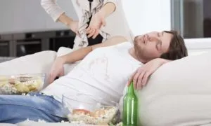 Mi van, ha a férj iszik erősen részeg ember minden nap (felár) Mi van, ha a férj iszik minden nap, kemény ivás, részeg férfi