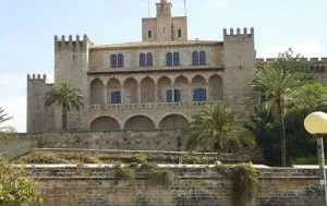 Amit látni Mallorca 2017-ben, mi a teendő, mit látogasson (Spanyolország mayotsrka sziget a Baleár-szigetek, hogy néz ki Valldemossa Formentor foki Lluc-kolostor Cave Sárkány Akvárium spanyol Village Bellver székesegyház Almudaina épületek) Amit látni Mallorca 2017-ben, hogy mit kell tenni, hogy mit lehet meglátogatni?