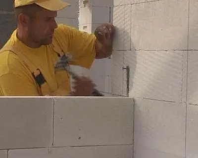 Mi a jobb - vagy habtömbből gazoblok video-telepítési utasításokat a kezüket, ár, fotó