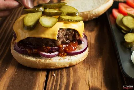 Házi hamburger recept fotókkal, hogyan lehet egy hamburgert otthon (recept) Házi hamburger recept fotókkal, hogyan lehet egy hamburgert otthon