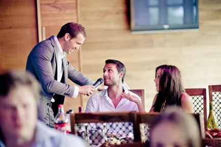 Ready a script a második napon az esküvő nélkül TOASTMASTER és vele