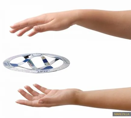 Toy „UFO” saját kezűleg