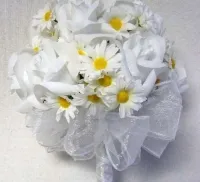 Elegáns csokrok százszorszépek elegáns egyszerűség a kép