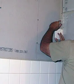 Hogyan ragasztó a csempe a fürdőszobában megfelelő mester osztály (fotók) (en-suite) Hogyan ragasztó a csempe a fürdőszobában megfelelő mester osztály (fotók)