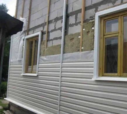 Hogyan erősít az iparvágány a falra (Víkendházak veranda) Hogyan erősít az iparvágány a falon