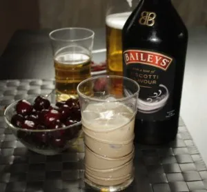 Hogyan kell inni Baileys likőr - amelyekkel keverni és milyen táplálékra video, nalivali (liquor) Hogyan kell inni Baileys likőr - amelyekkel keverni és milyen táplálékra video, nalivali