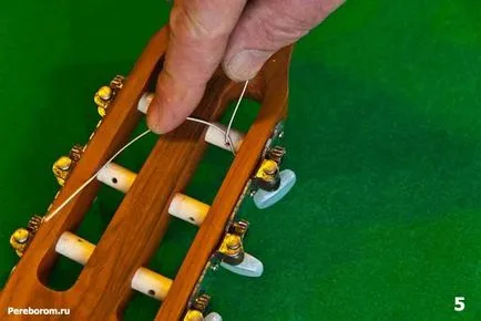 Hogyan módosítható a húrok a gitár cseréjére vonatkozó utasításokat, és telepíti az új húrok (csere) Hogyan módosítható a húrok a gitár cseréjére vonatkozó utasításokat, és telepíti az új húrok