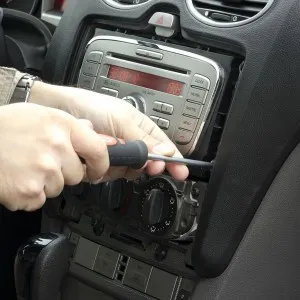 Eltávolítása a magnót a Ford Focus 2 lépésről lépésre (fókusz) Eltávolítása a magnó a Ford Focus 2 lépésről lépésre útmutató