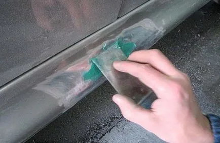 Hogyan lehet eltávolítani vagy festék chipek a gépen, és elejét vegye a motorháztetőn (autó) Hogyan lehet eltávolítani vagy festék chipek a gépen, és elejét vegye a motorháztető