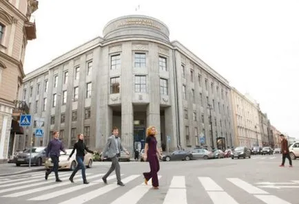 Hogyan válhat egy divattervező és egy listát a főiskolák észrevételek
