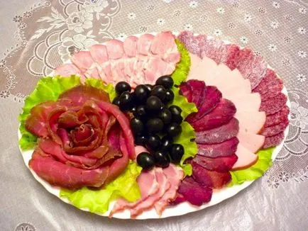 Hogyan helyezkedjenek el szépen szeletelt (szépen vágott kolbászt) Hogyan helyezkedjenek el szépen szeletelt