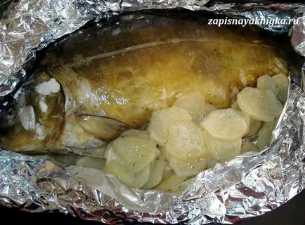 Karas fóliába a sütőben burgonyával recept egy fotó