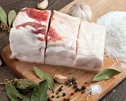 Hogyan pácolást szalonnát a sós otthon finom és gyorsan (otthon) Hogyan pácolást otthon szalonna sós finom és gyors