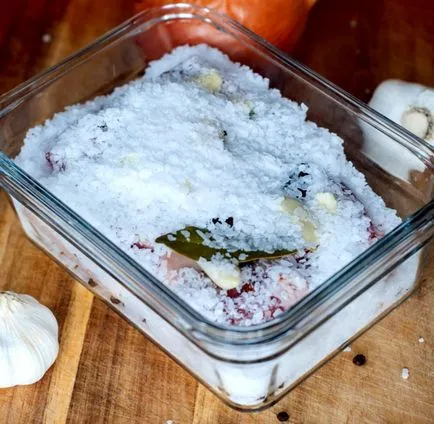 Hogyan pácolást szalonnát a sós otthon finom és gyorsan (lé) Hogyan pácolást otthon szalonna sós finom és gyors