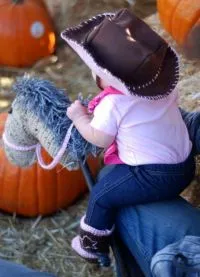 Cowboy kalap kezével