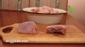 Csirke a saját levében, vagy hogyan kell főni csirke (saját) Csirke a saját levében, vagy hogyan kell helyesen eloltani a csirke