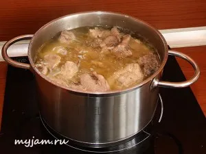 Csirke a saját levében, vagy hogyan kell főni csirke (pörkölt) Csirke a saját levében, vagy hogyan kell helyesen eloltani a csirke
