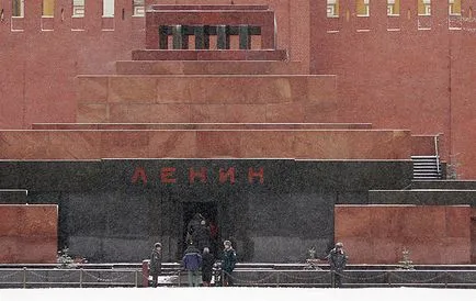Lenin elvihető helyett a test a vezető a mauzóleum egy baba, a történelem, a társadalom, érveket és tényeket (mauzóleum) Lenin elvihető helyett a vezető testület a mauzóleumban egy baba, a történelem, a társadalom, érveket és tényeket