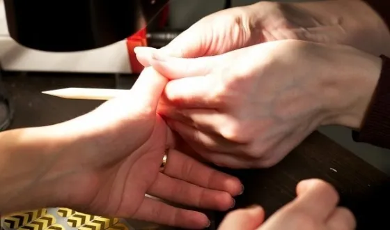 Minx manikűr, lépésről lépésre létrehozása bevonat Minx körmök