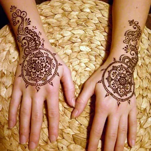 Mehendi otthon - hogyan kell egy ideiglenes henna tetoválás (fotó)
