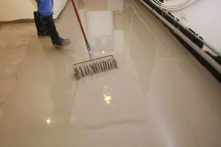 A belépő tömegáramot 1m2 padlón, mint kiszámításához a vastagsága a önterülő bevonatréteg