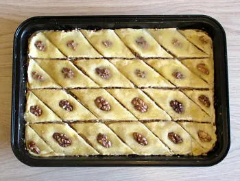 Baklava - egy klasszikus recept lépésről lépésre képek (alsó réteg tészta) Baklava - egy klasszikus recept lépésről lépésre fotók