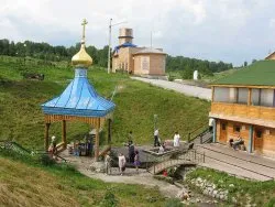 A kirándulás a szent tavasz salairsky (Gavrilovka) A kirándulás a szent tavasz salairsky