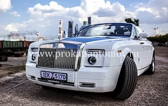 Bérleti Rolls-Royce Phantom, kiadó egy Rolls Royce sofőrrel Moszkvában egy esküvő