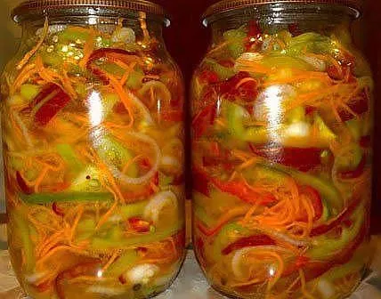 Saláta téli paradicsom, paprika, sárgarépa, hagyma (tél) Saláta téli paradicsom, paprika, sárgarépa, hagyma