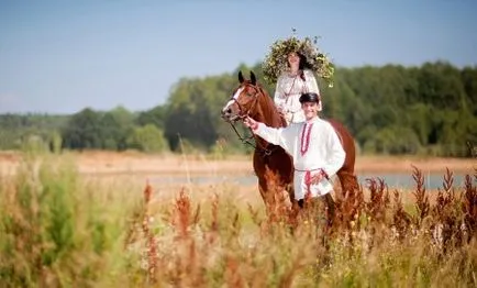 Orosz esküvői hagyomány, esküvői ruhák magyar stílusban