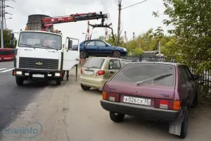 Finom megáll a buszmegállóban 2017 a parkolás