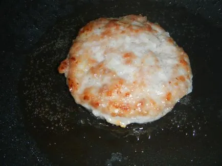 Juicy burger - hogyan lehet egy hamburgert otthon, lépésről lépésre recept fotók