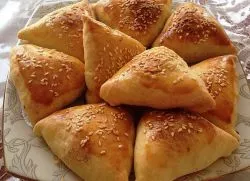 Tésztát Samsa a sütőben
