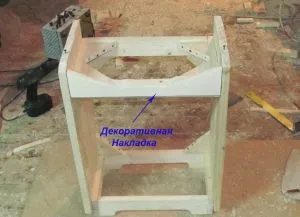 Szekrény a mosogató alá a kezével