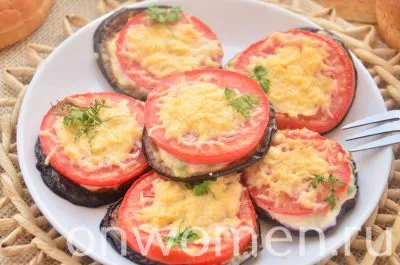 Sült padlizsán paradicsommal és sajttal recept fényképpel (paradicsom) Sült padlizsán paradicsommal és sajttal recept egy fotó