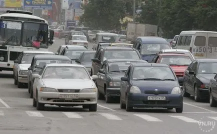 Lakosság Bystrovka veszélyben, mert a jó utak és vakmerő vezetők (lakosok Bystrovka veszélyben, mert a jó utak és meggondolatlan) Lakosság Bystrovka veszélyben, mert a jó utak és vakmerő vezetők