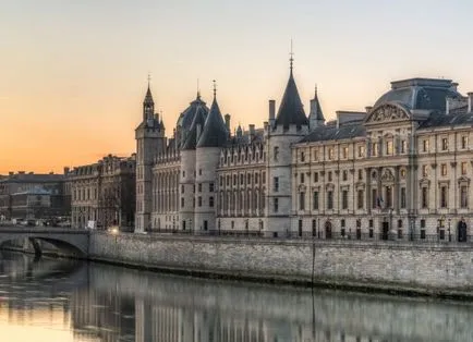 Ahogy francia palotában