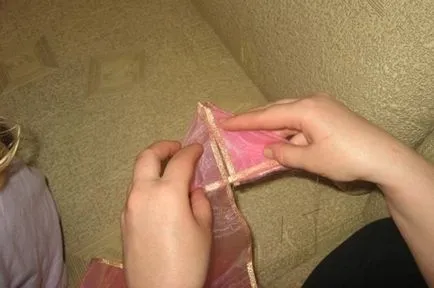 Hogyan lehet lekötni egy íj szatén szalag