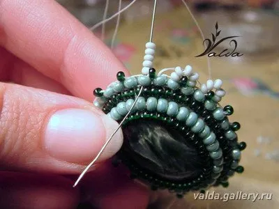 Brossok saját kezűleg gyöngyök