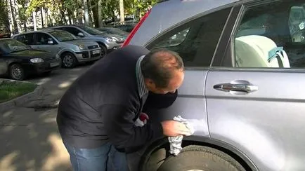 A tiszta karcolások az autón