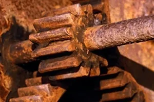 Hogyan védi a fémet a korróziótól