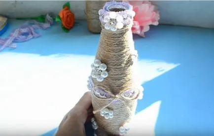 A design az üveg kezével A design az üveg kezével