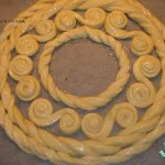 Hogyan díszíteni a kelt tésztát