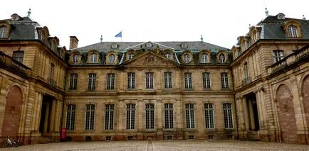 Ahogy francia palotában